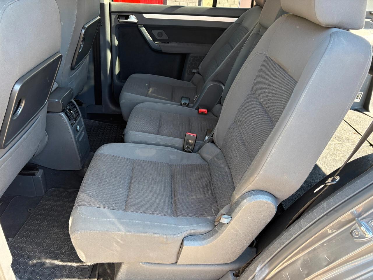 Volkswagen Touran 2.0 TDI DPF DSG Highline 7 POSTI