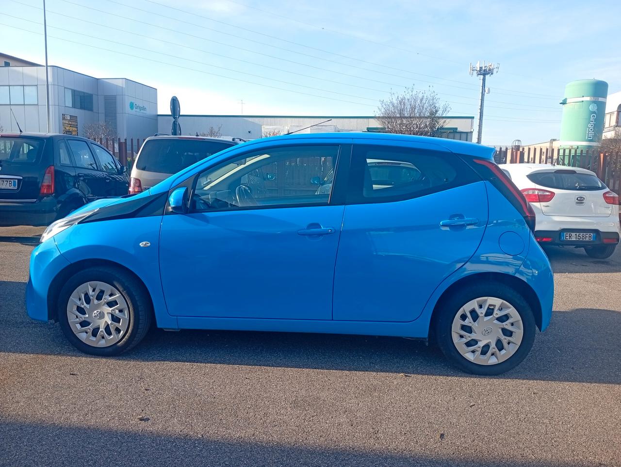 Toyota Aygo Connect 1.0 VVT-i 72 CV 5 porte x-clusiv NEOPATENTATI OK