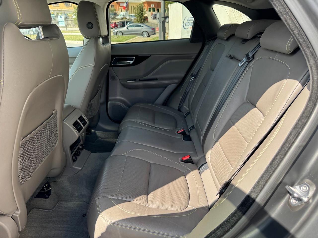 Jaguar F-Pace 2.0 D 180 CV AWD aut. R-Sport