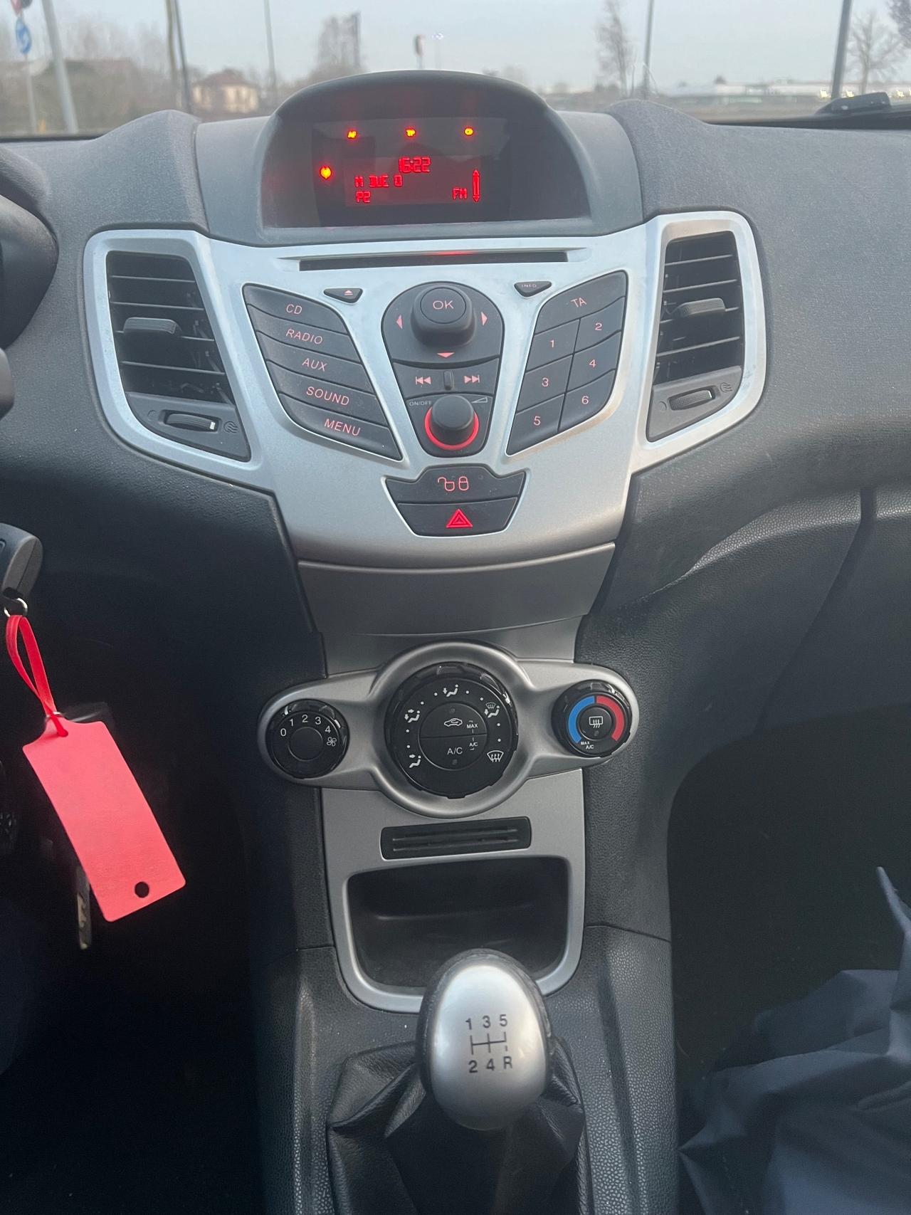 Ford Fiesta 1.4 16V 5p. Bz.- GPL Titanium Bs.