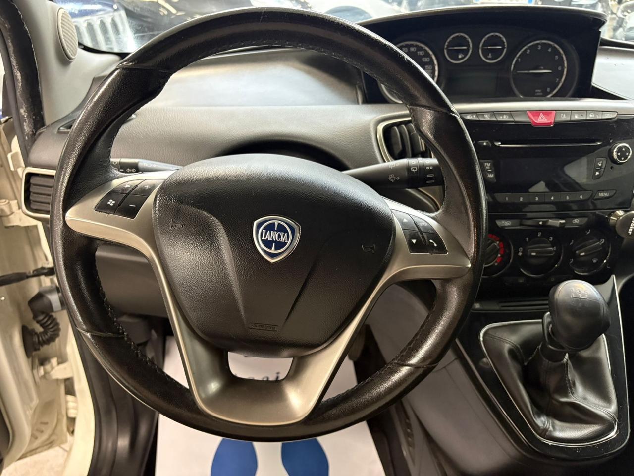 Lancia Ypsilon 0.9 TwinAir 85 CV 5 porte Metano Ecochic Silver