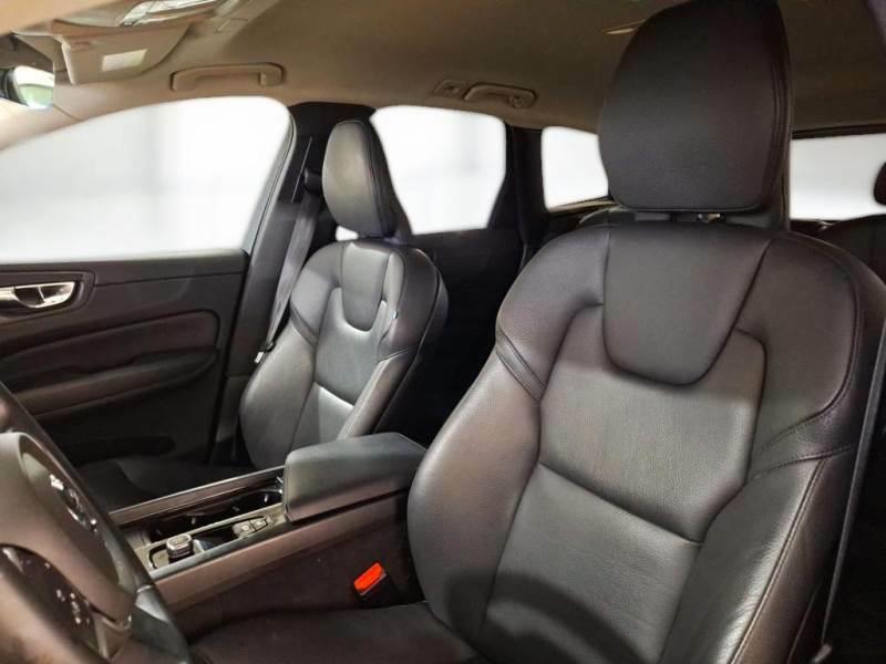 VOLVO XC60 B4 D automatico Momentum Pro