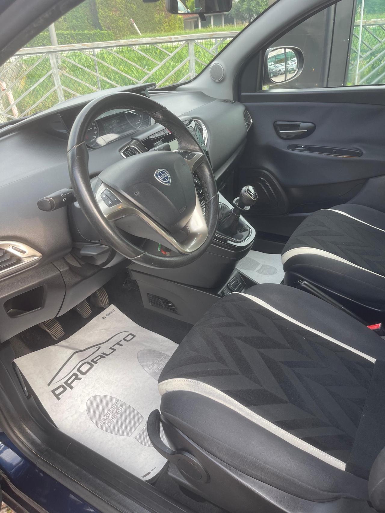 Lancia Ypsilon 1.2 69 CV 5 porte Platinum