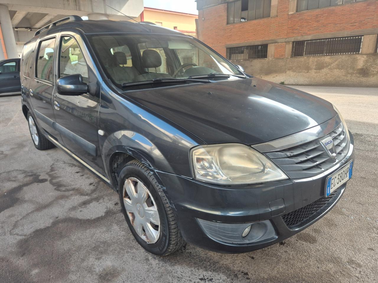 Dacia Logan 7 POSTI 1.5 GPL GAS ACCESSORIATA 2011
