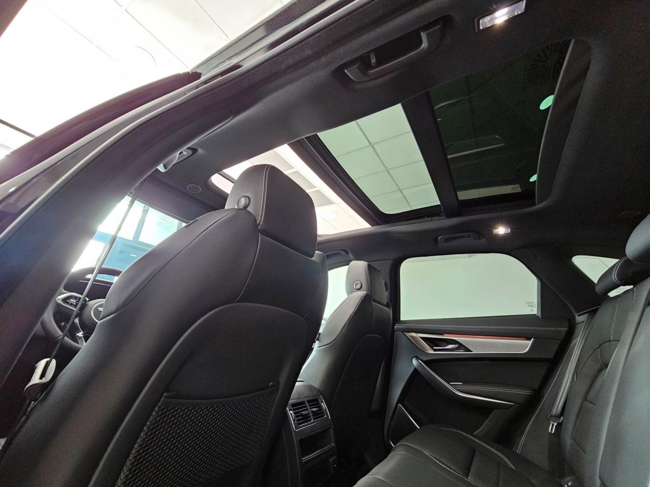 Jaguar F-Pace 2.0 D204 R-Dynamic SE awd auto camera