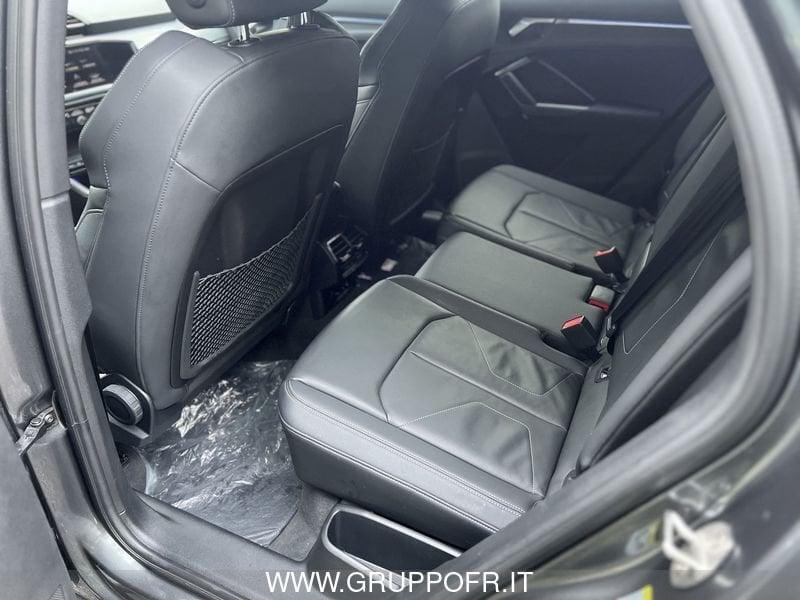 Audi Q3 35 TDI S tronic Identity Black