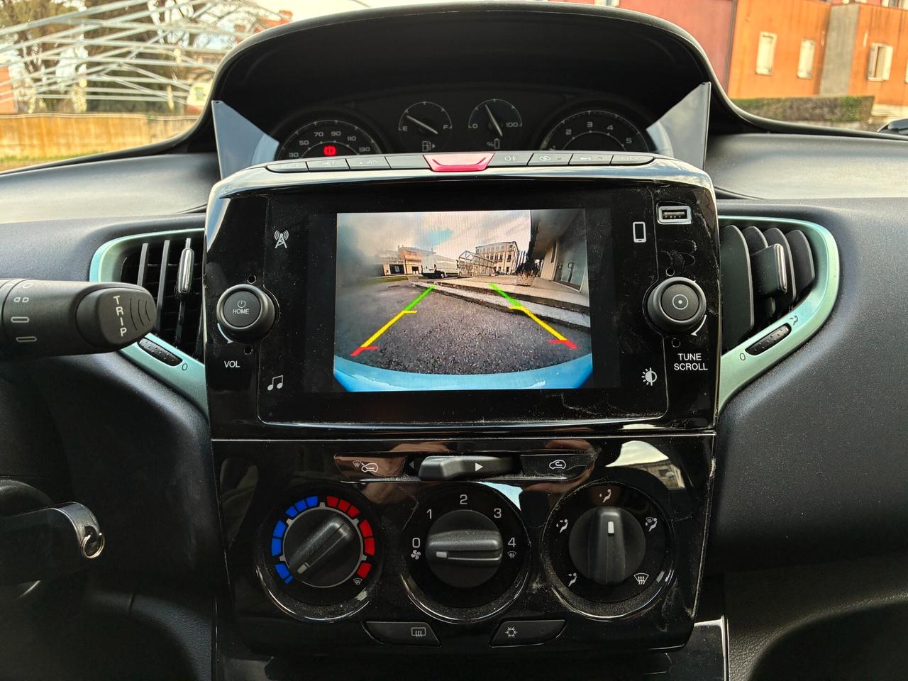 Lancia Ypsilon 1.0 FireFly Hybrid PLATINO