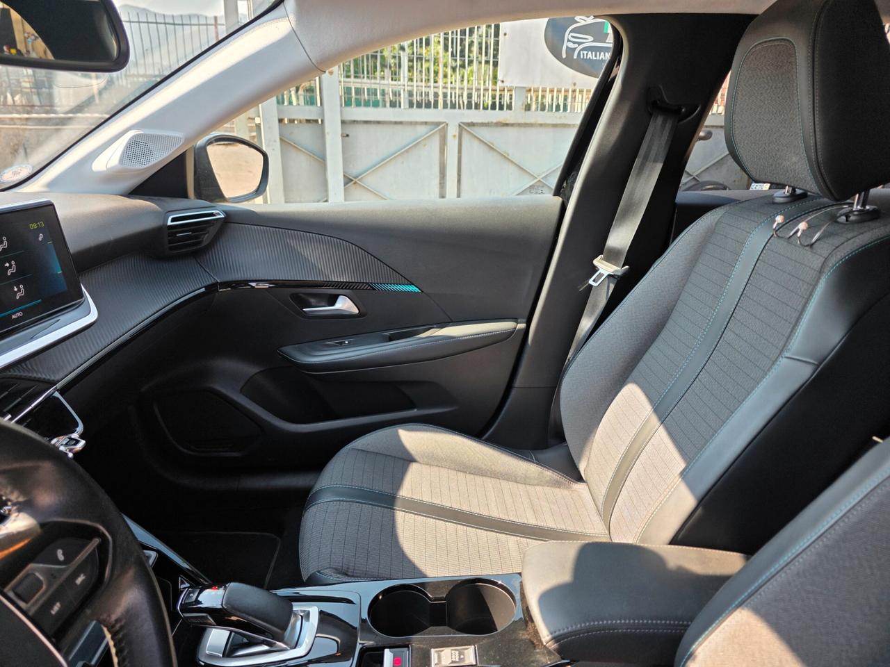 Peugeot 208 motore elettrico 136 CV 5 porte Active