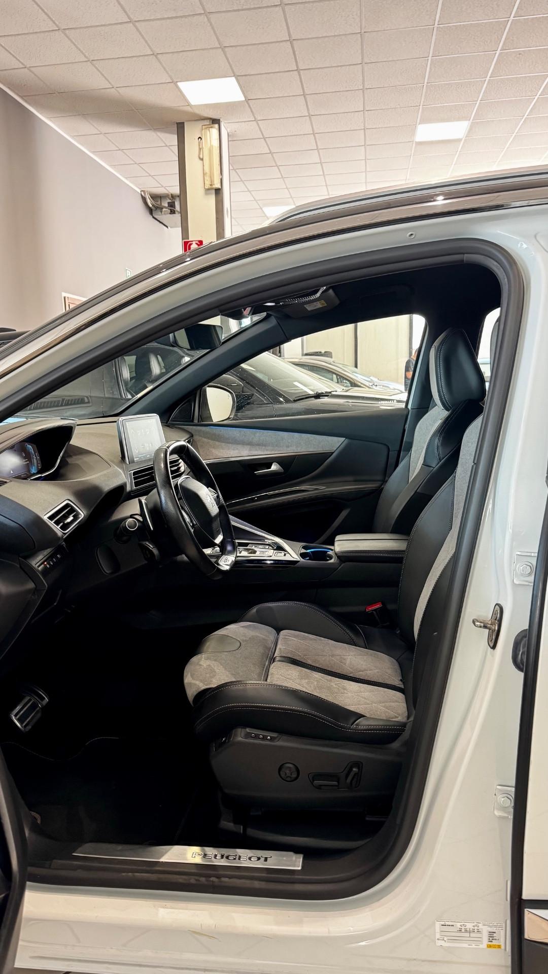 Peugeot 3008 Hybrid4 300 e-EAT8 GT Line