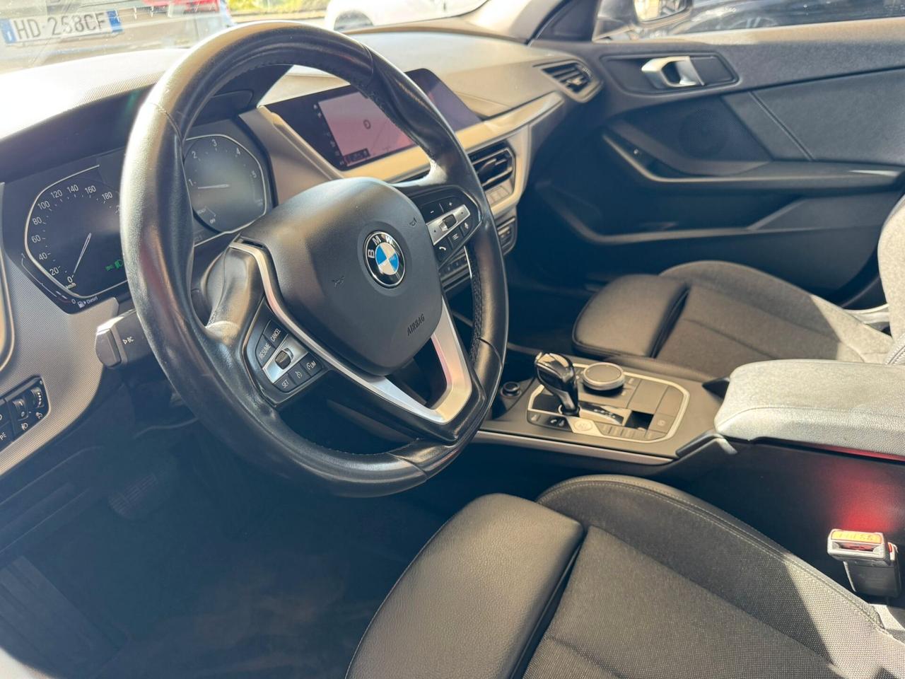 Bmw 118 118d 5p. Business Advantage