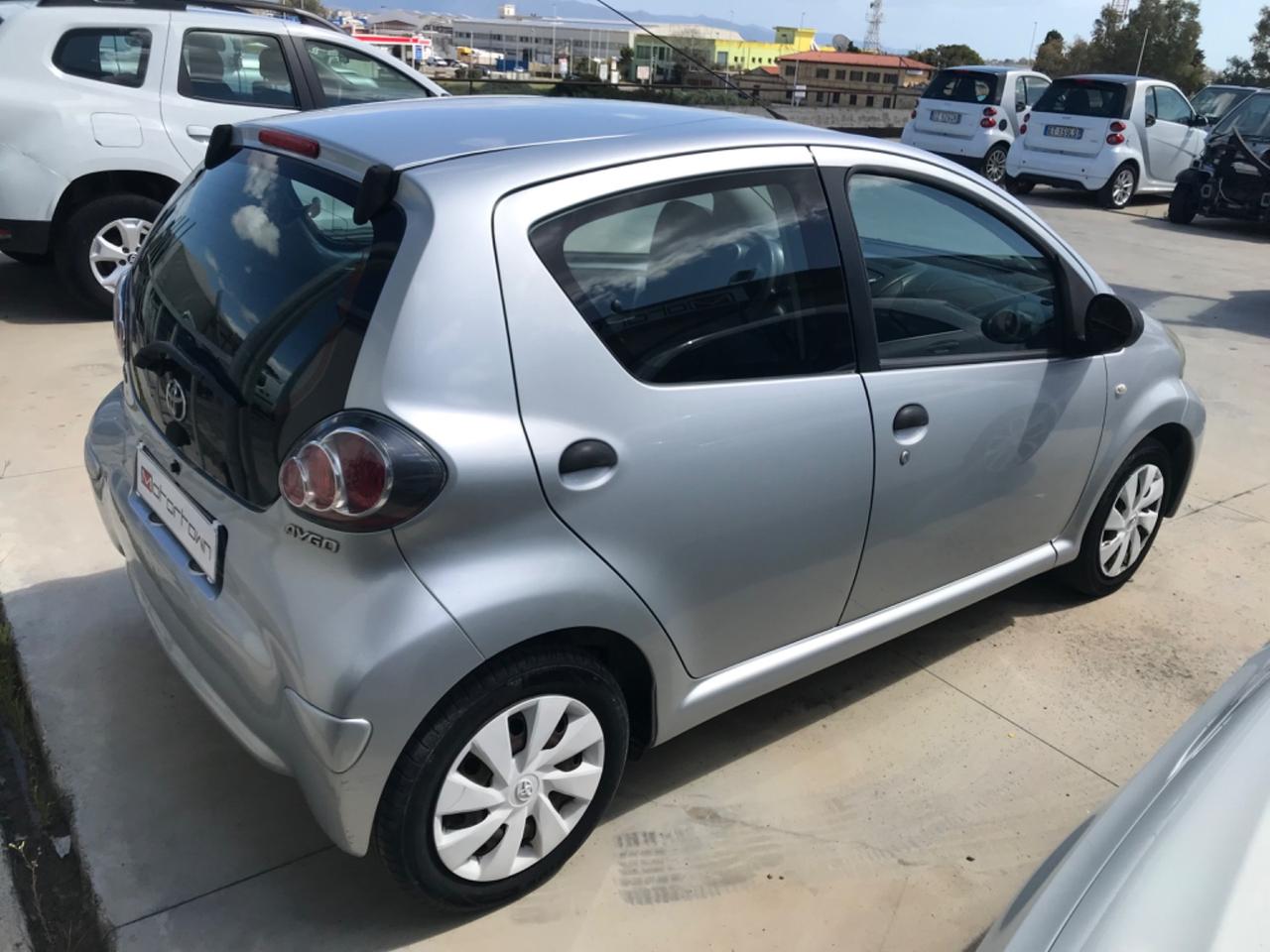 Toyota Aygo 1.0 12V VVT-i 5 porte Active Connect