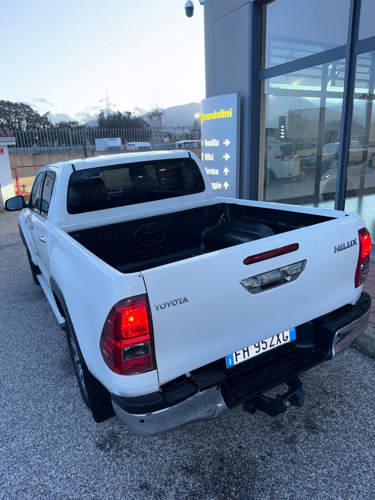 Toyota Hilux 2.4 D-4D 4WD Executive my17" IVA ESP.