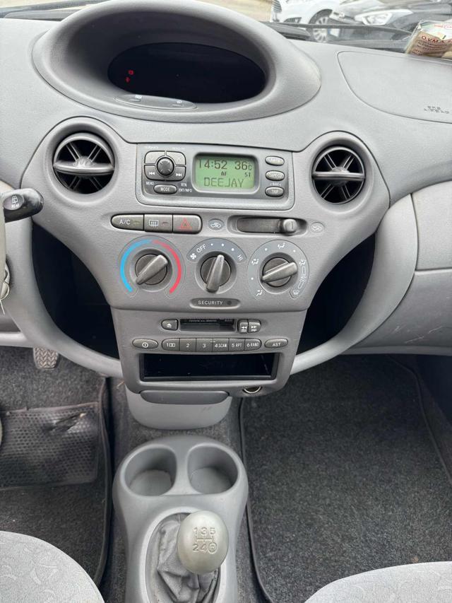 TOYOTA Yaris 1.0i 16V cat 5 porte