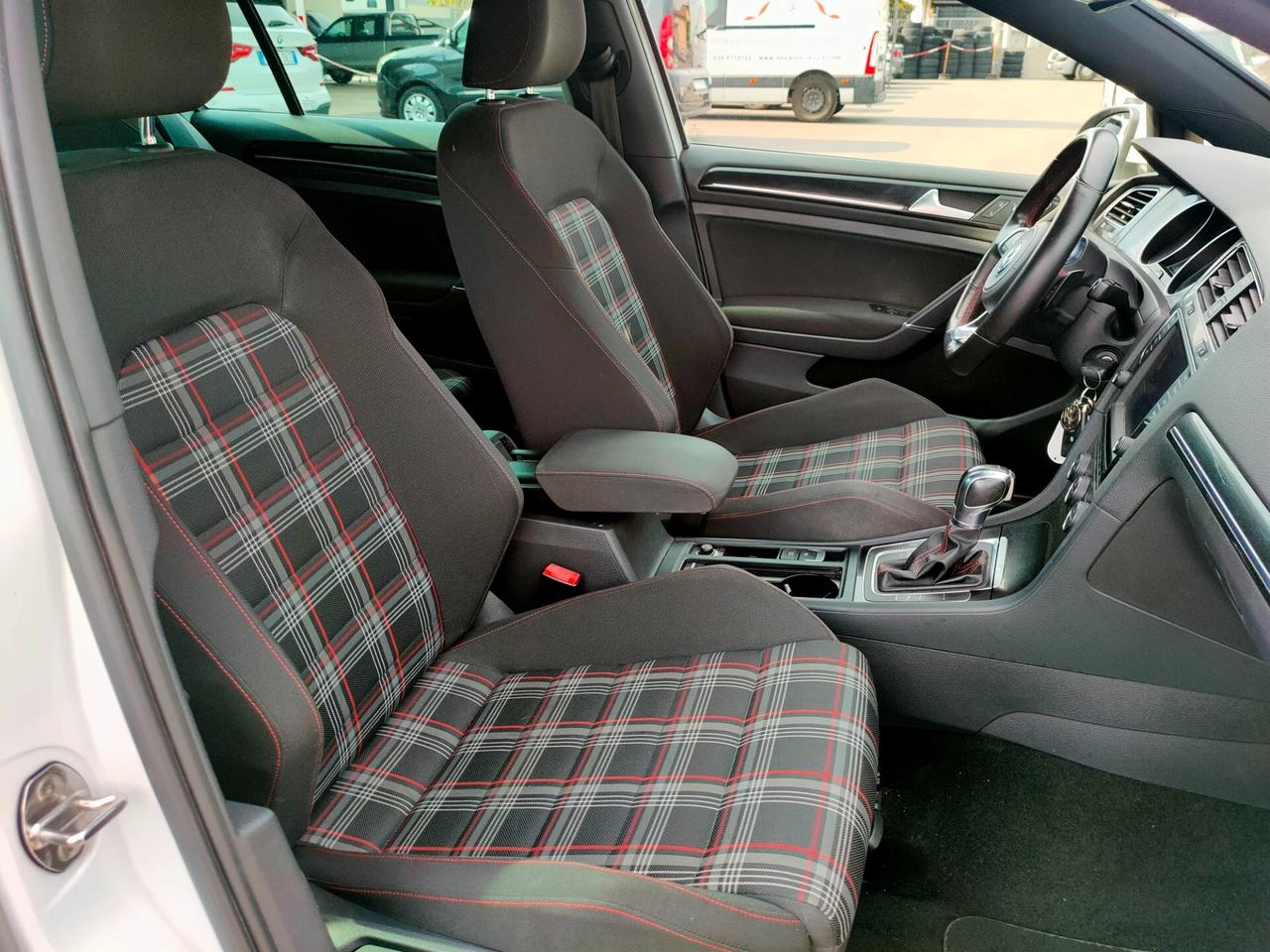 Volkswagen Golf GTI Performance 2.0 TSI 5p. dsg