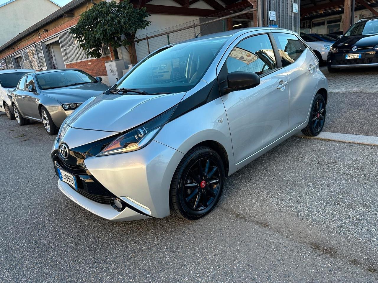 Toyota Aygo 1.0 VVT-i 69 CV 5 porte x-cool TSS MMT