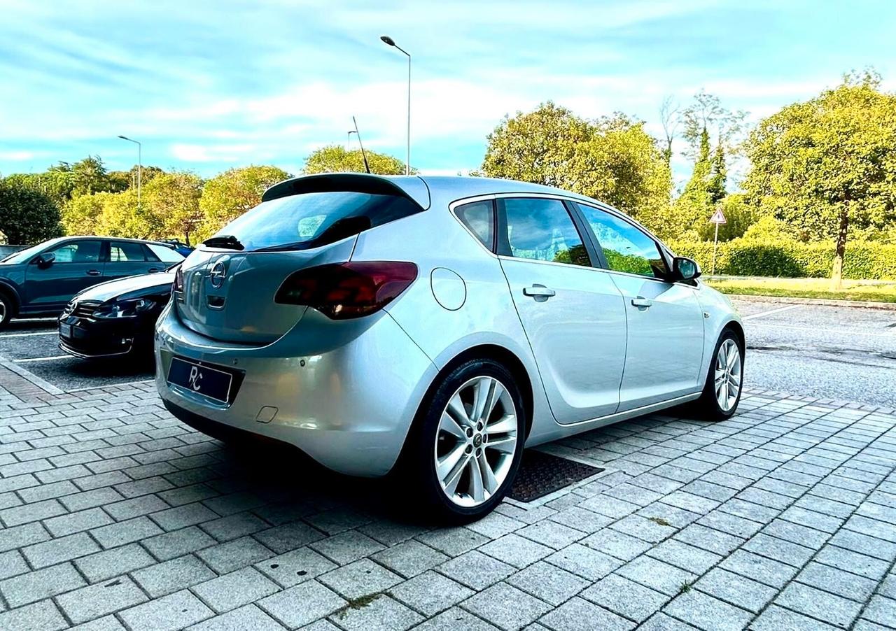 Opel Astra 1.6 115CV 5 porte Cosmo