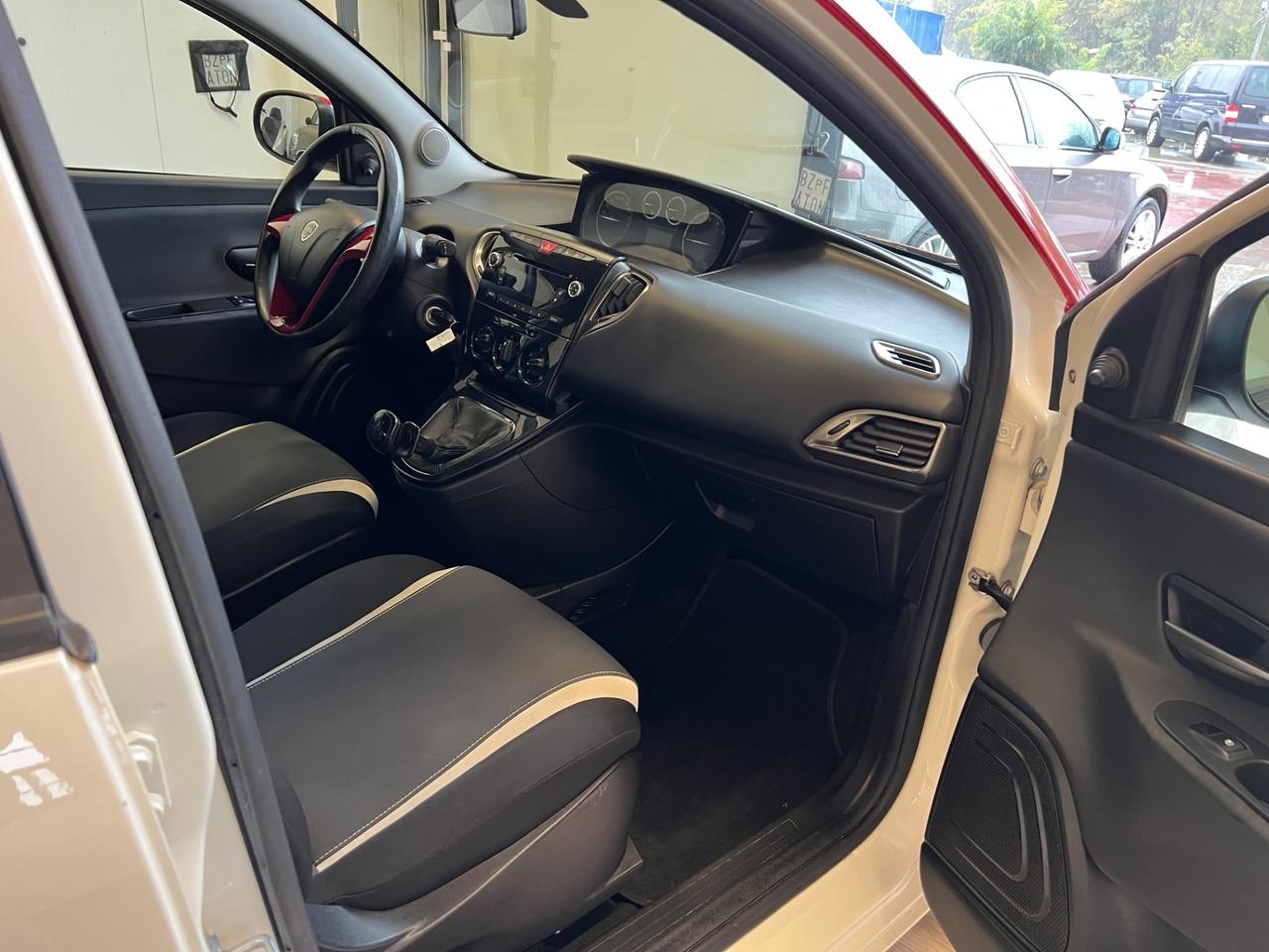 Lancia Ypsilon 1.2 69 CV 5 porte GPL Ecochic 30th Anniversary