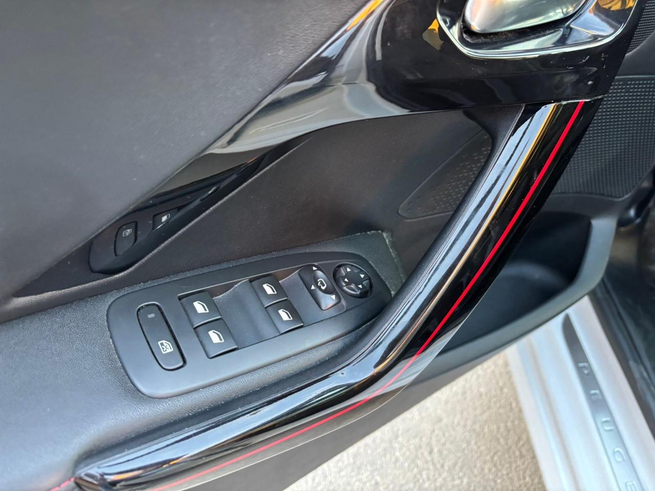 Peugeot 208 BlueHDi 100 5 porte GT Line