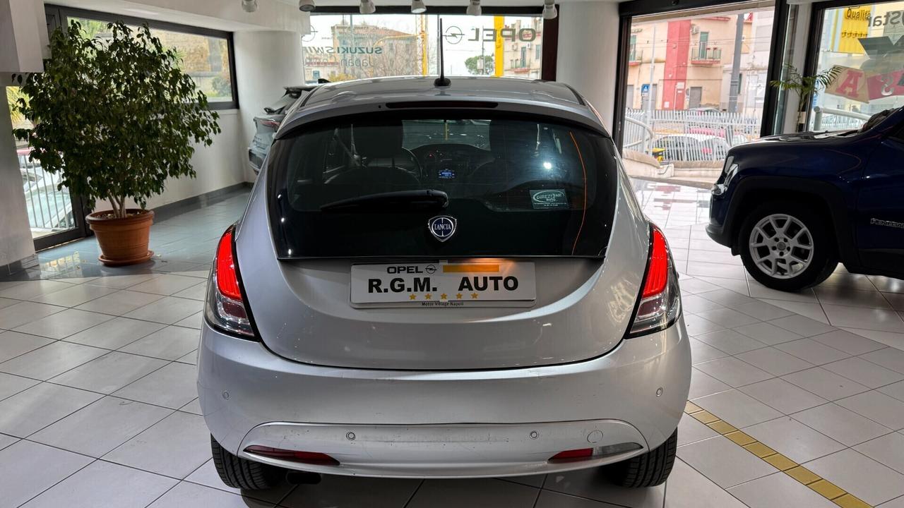 Lancia Ypsilon 1.0 FireFly 5 porte S&S Hybrid Ecochic Gold