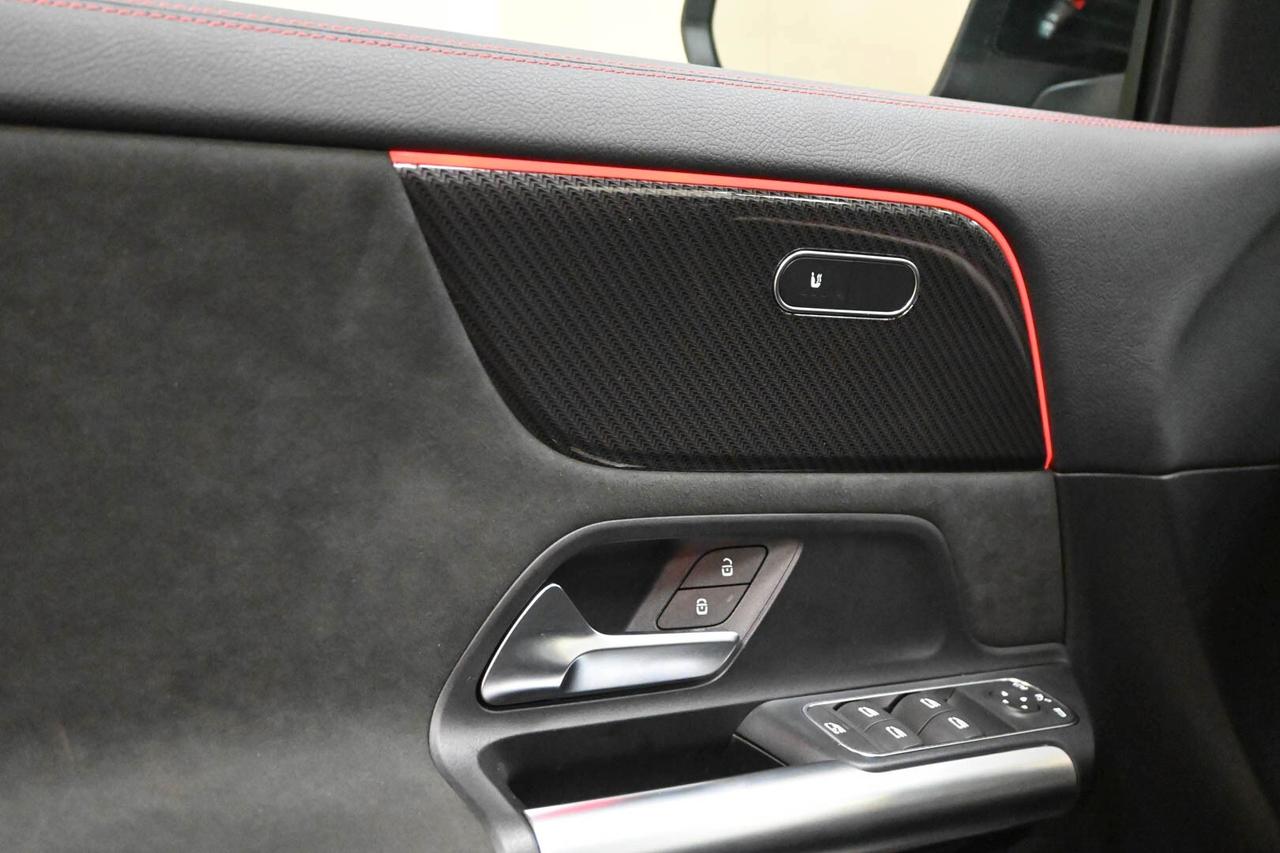 MERCEDES GLA (H247) GLA 200 d Automati...