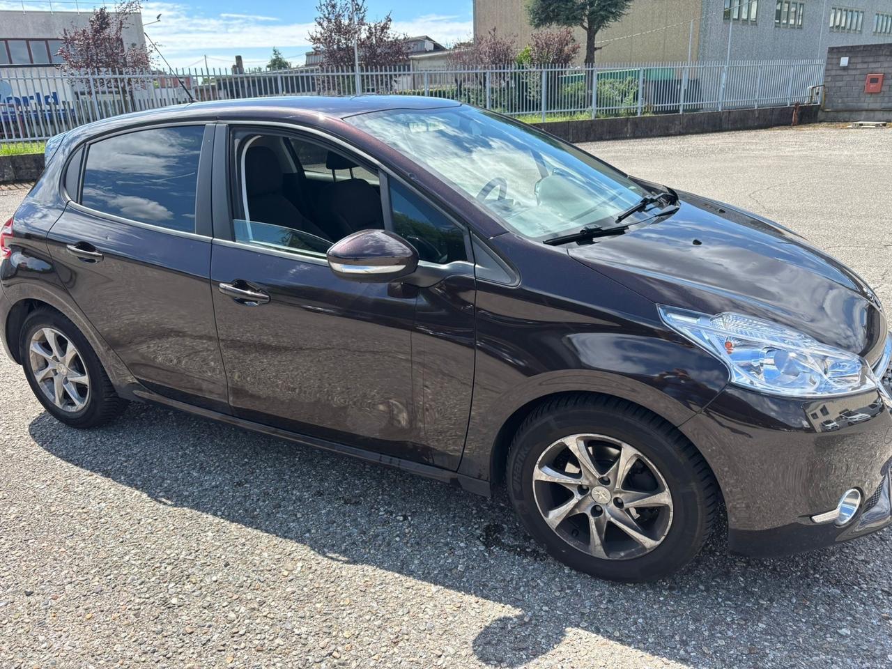 Peugeot 208 1.4 HDi 68 CV 5 porte