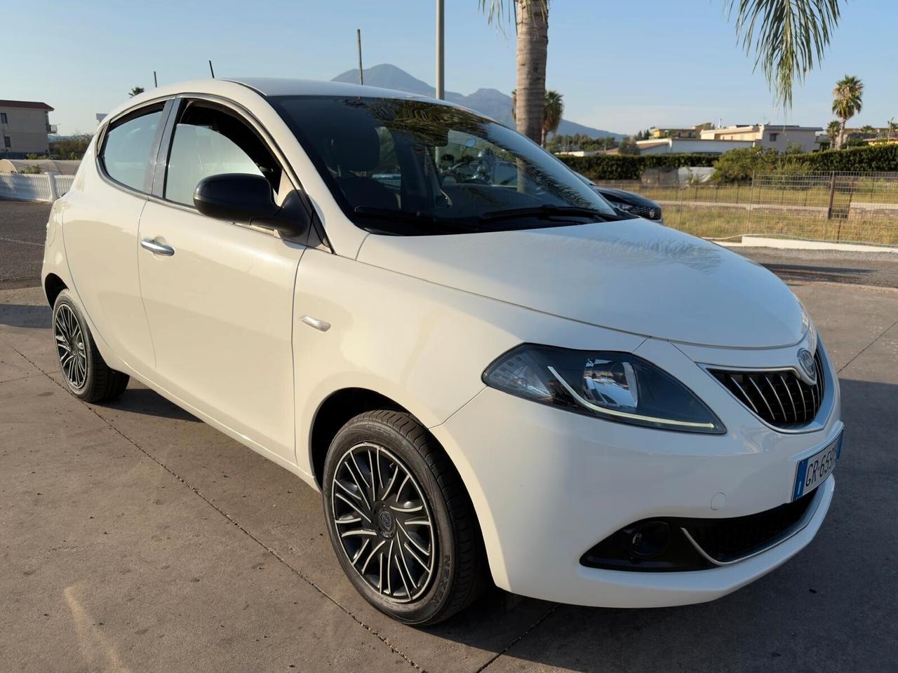 Lancia Ypsilon Hybrid Gold 2023 Nav e Retrocamera
