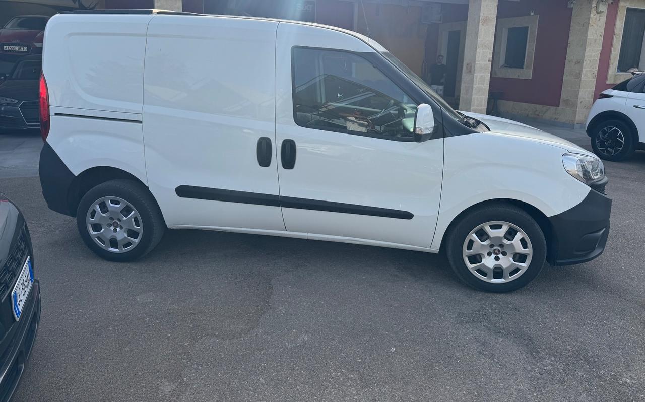 Fiat Doblo 1600.120cv 3 posti tetto apribile Gancio 2017