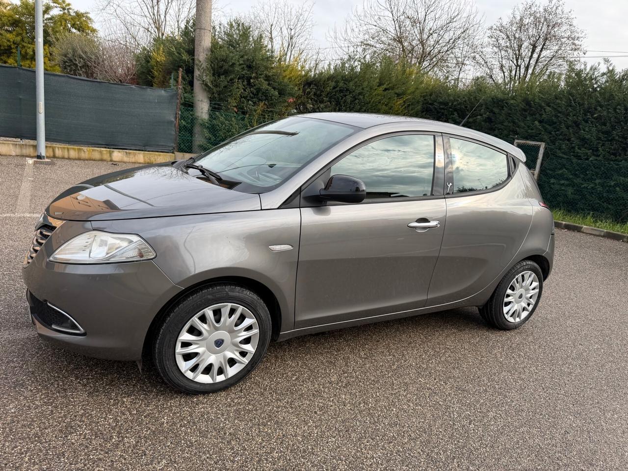 Lancia Ypsilon 1.2 - NEOPATENTATI - 12 MESI DI GARANZIA -