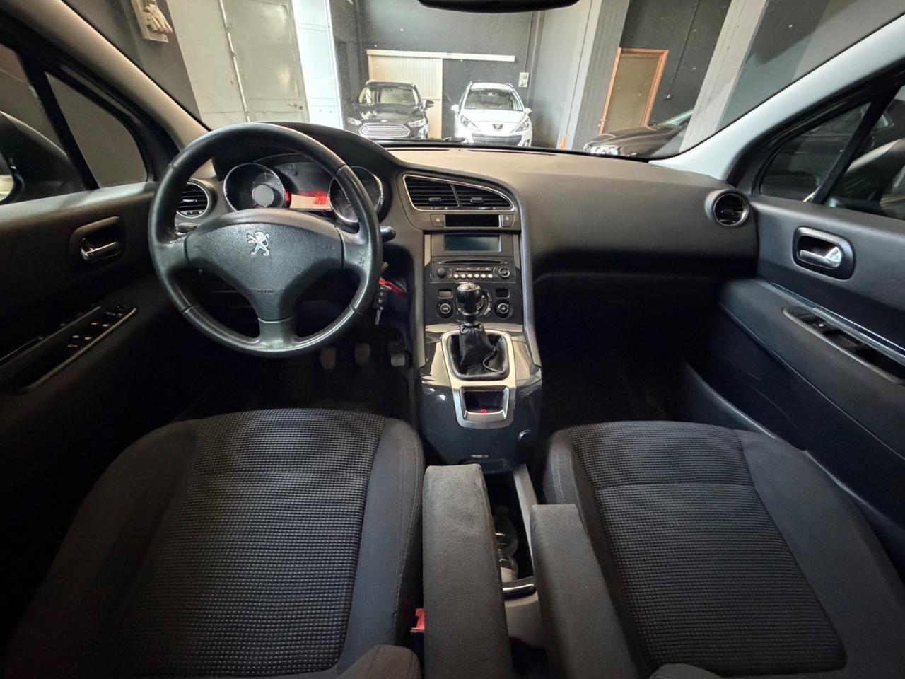 Peugeot 5008 1.6 HDi 115CV Business