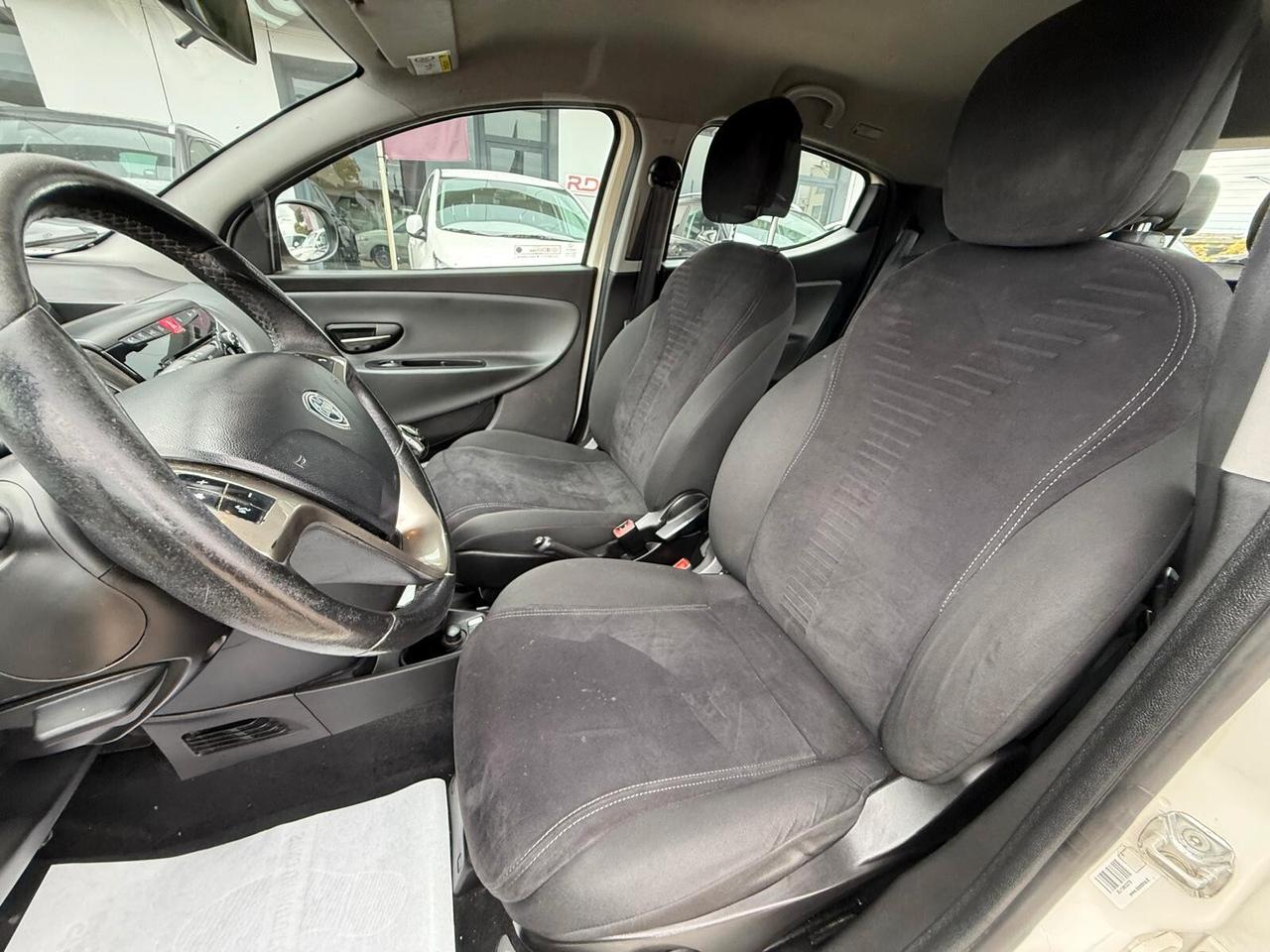 Lancia Ypsilon 1.2 69 CV 5 porte Gold