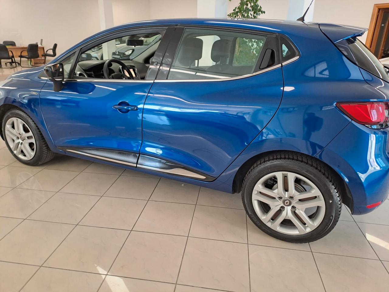 Renault Clio dCi 8V 75 CV Start&Stop 5 porte Energy Duel