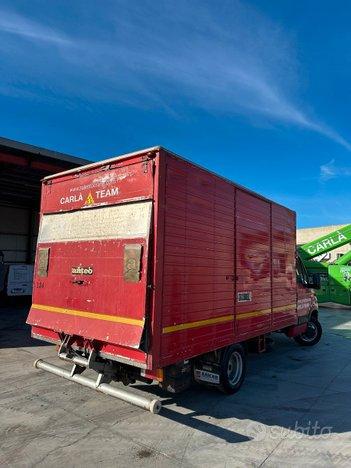 IVECO DAILY CON SPONDA IDRAULICA