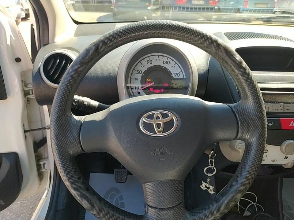 Toyota Aygo 1.0 12V VVT-i 5 porte Active Connect Neopatentati