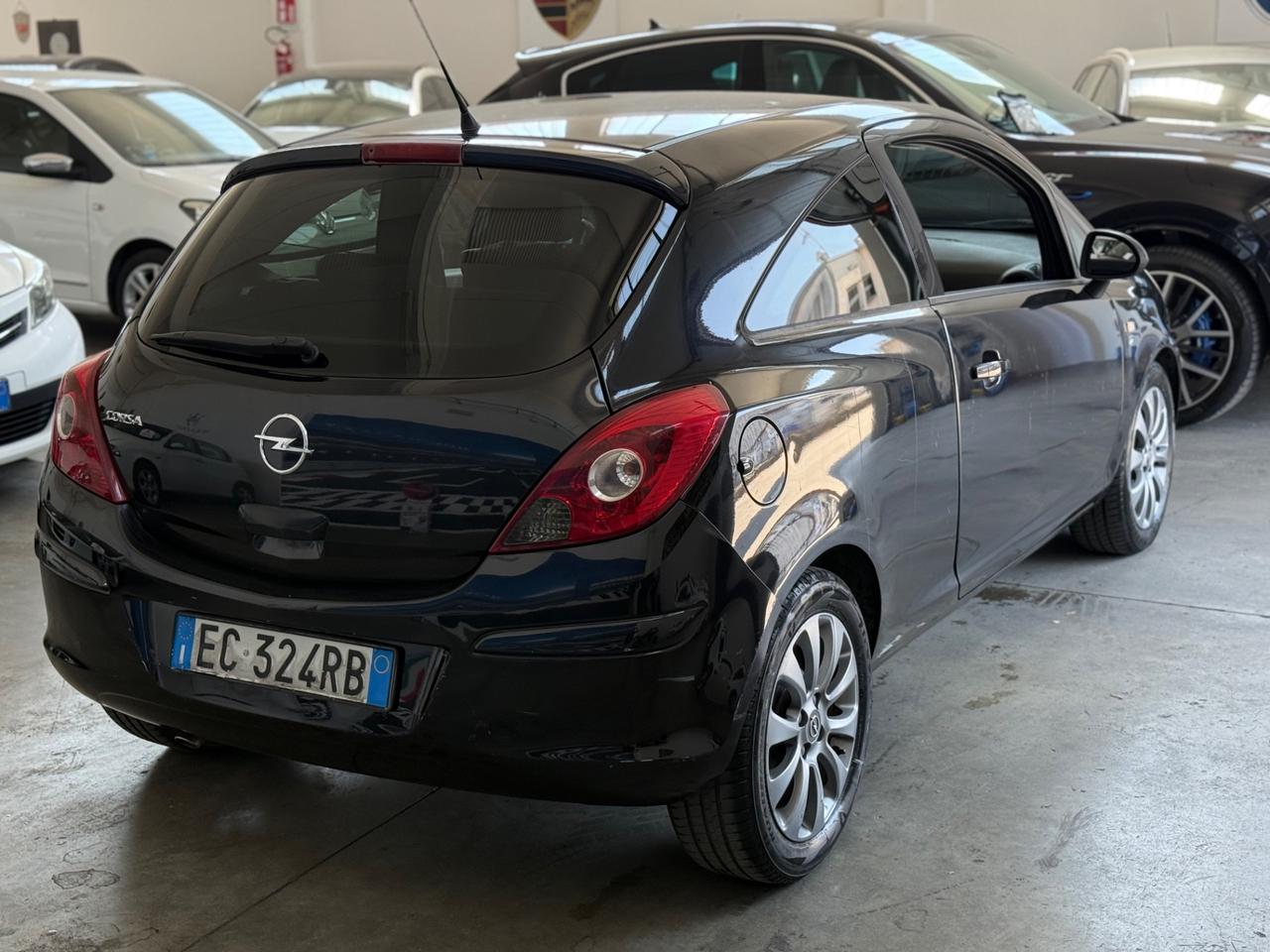 Opel Corsa 1.2 3 porte OK NEOPATENTATI