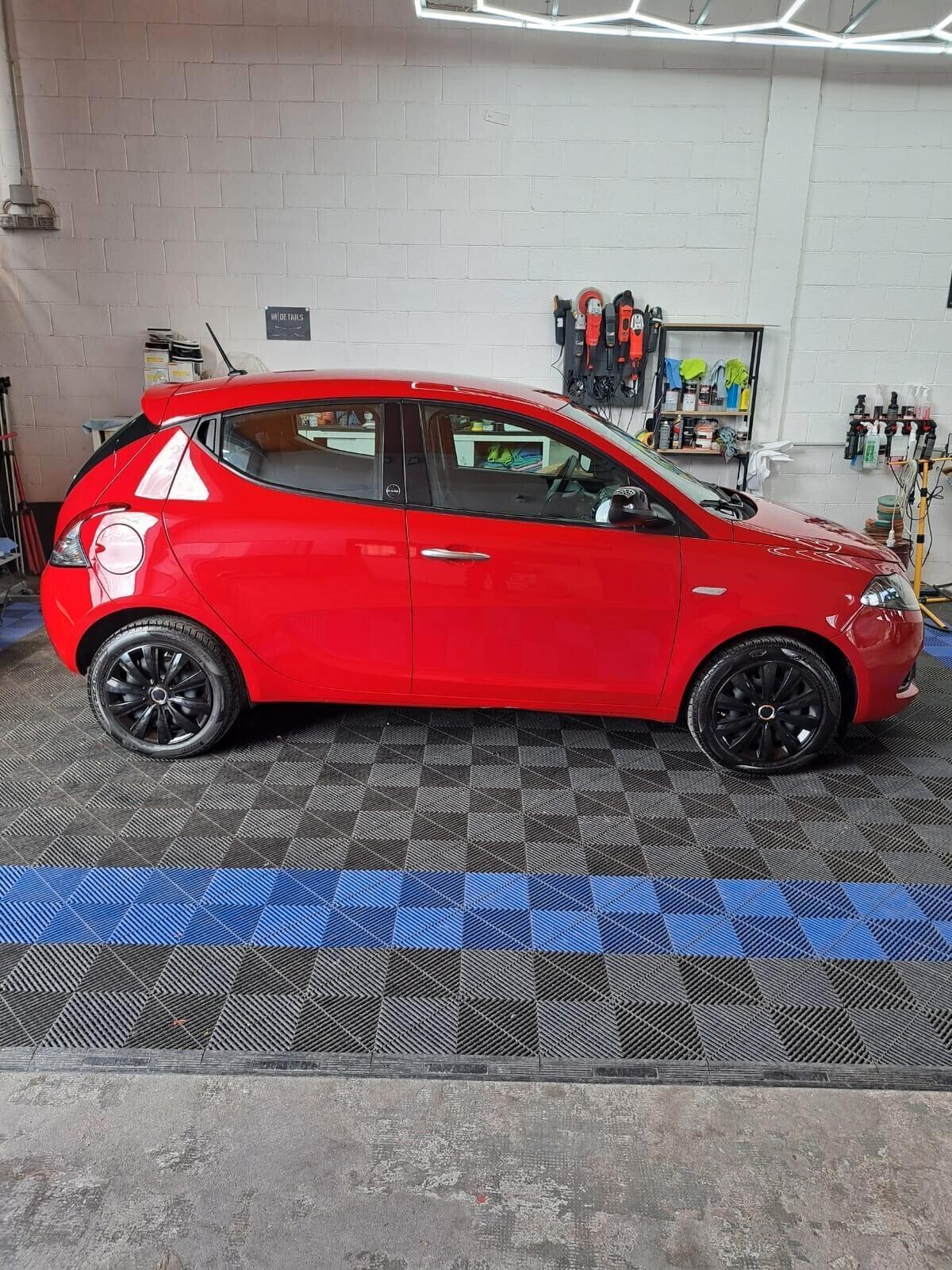 Lancia Ypsilon 1.0 FireFly 5 porte S&S Hybrid Ecochic Silver