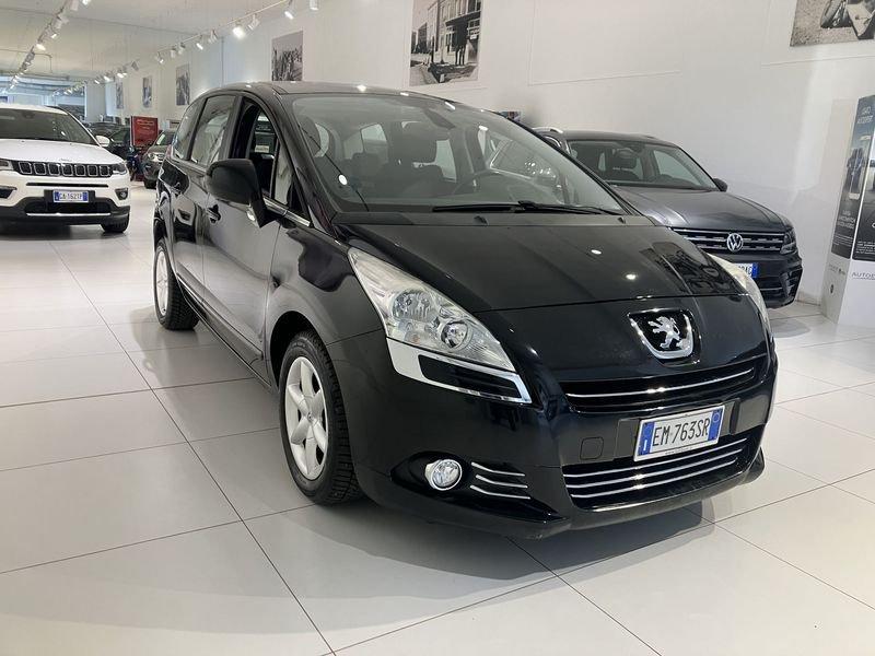 Peugeot 5008 1.6 e-HDi 112CV cambio robotizzato 5 posti