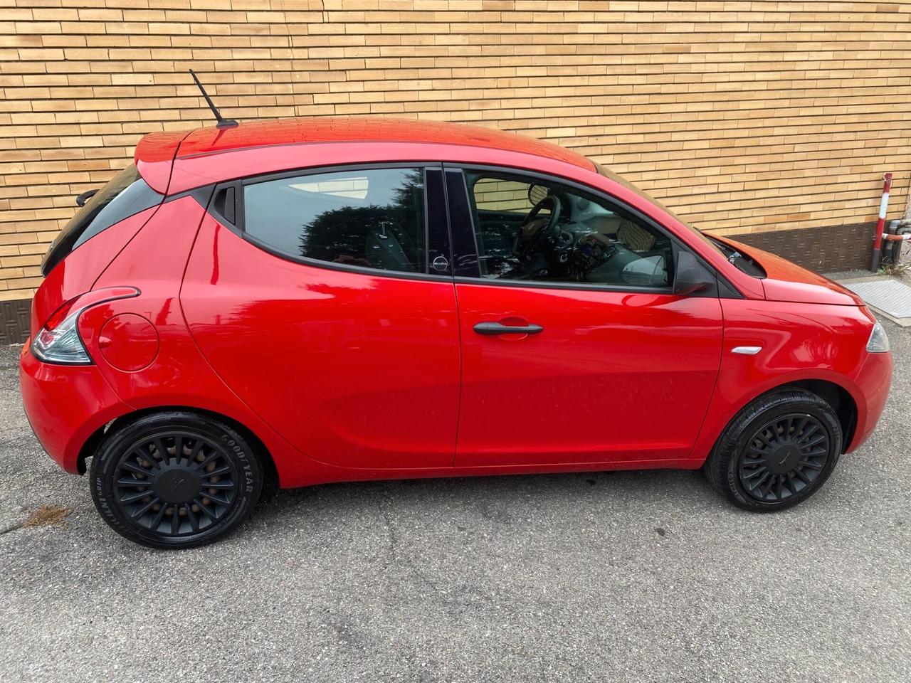 Lancia Ypsilon 1.2 69 CV 5 porte S&S Gold hybrid ecochic