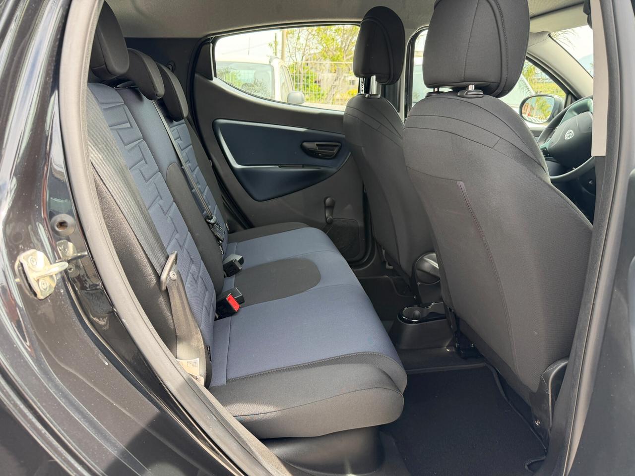 LANCIA YPSILON ANNO 2024 1.0 HYBRID 70 CV * KM 0
