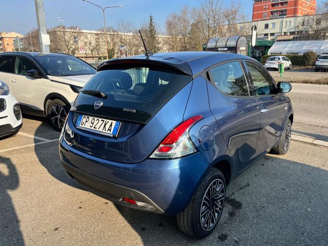 LANCIA Ypsilon 1.0 5 porte Hybrid Ecochic Gold xneo patentati