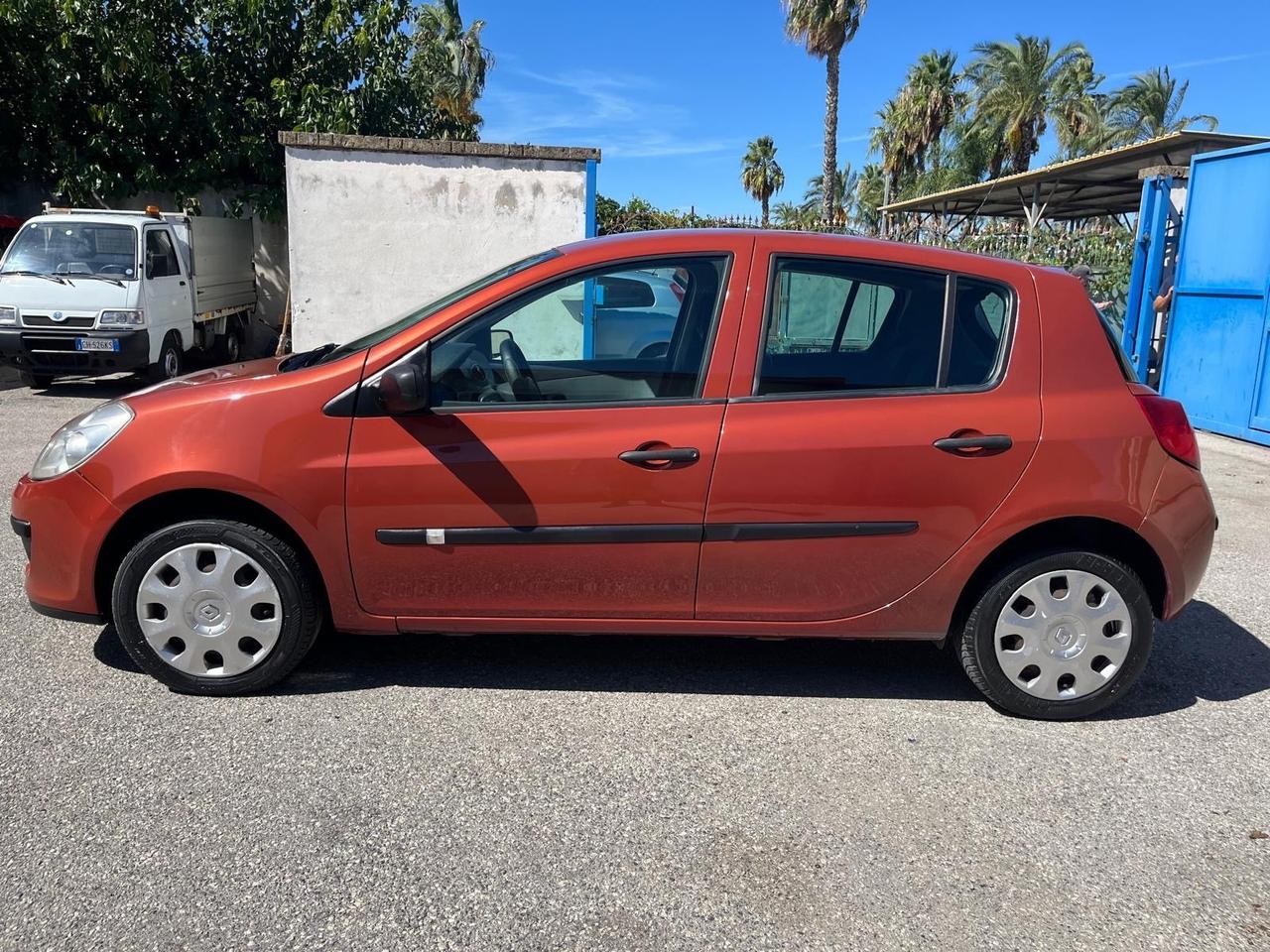 Renault clio 5P-1.2 benz - full -2007