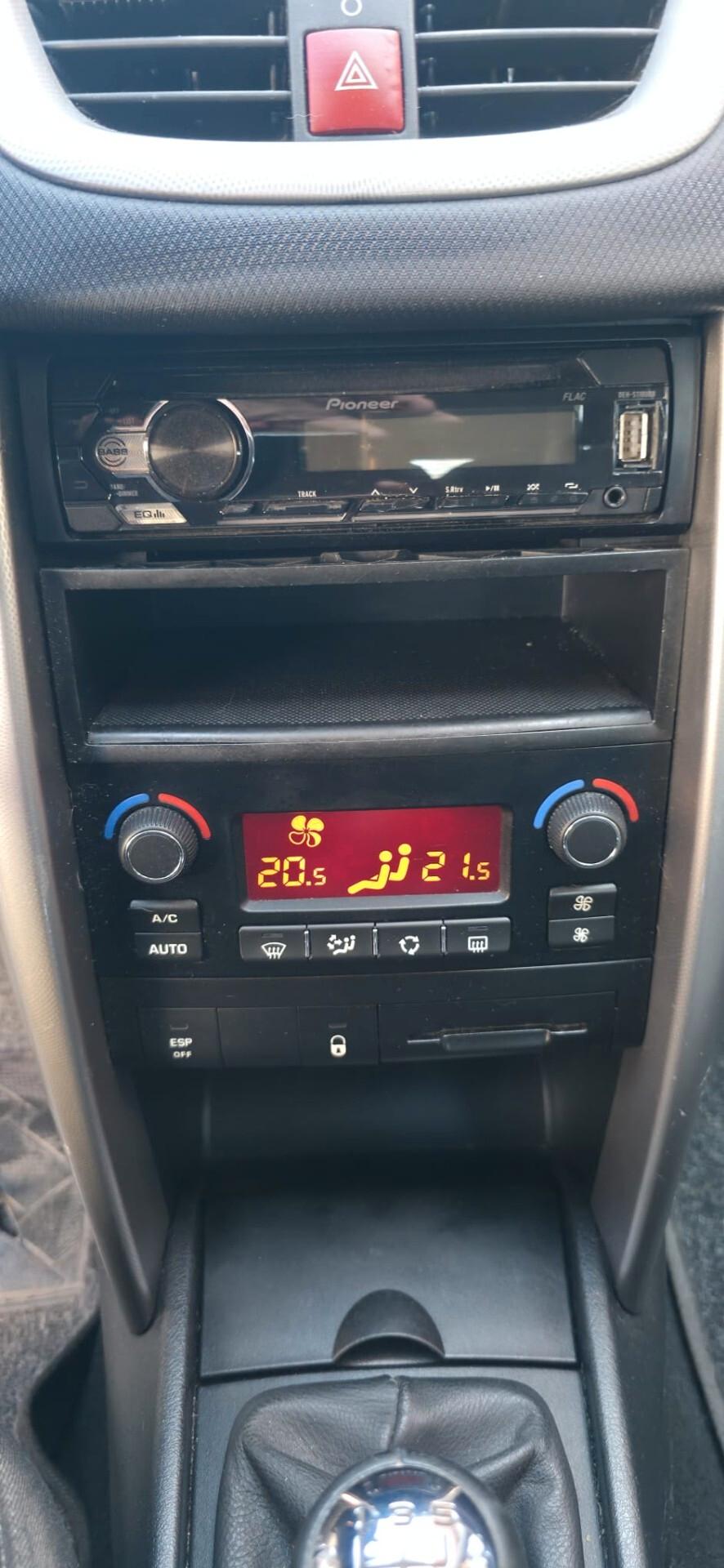 Peugeot 207 1.6 HDi 110CV 5p. Féline neopatentati