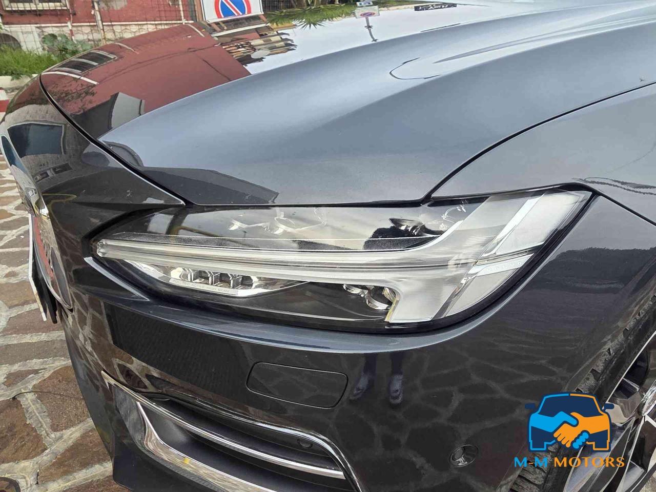 Volvo V90 D4 AWD Geartronic Momentum