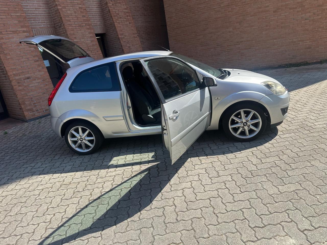 Ford Fiesta 1.2 16V 3p. Ghia