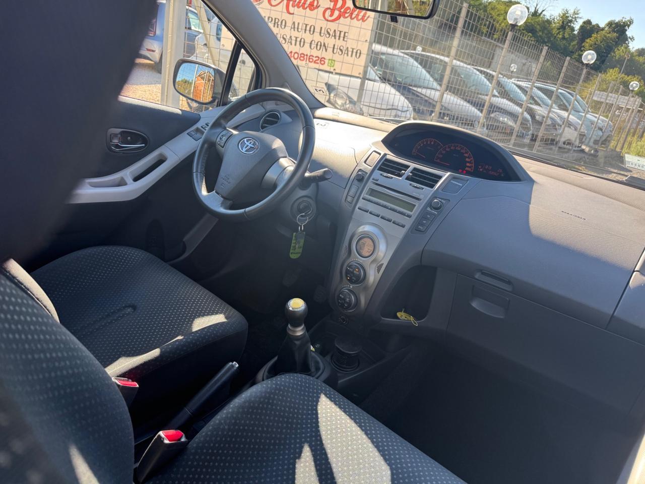 Toyota Yaris 1.0 5 porte NEOPATENTATI