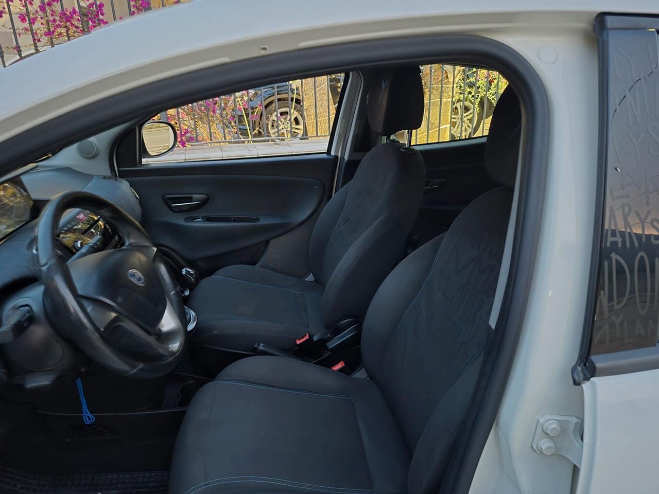 Lancia Ypsilon 0.9 TwinAir 85 CV 5 porte Metano Ecochic Elle