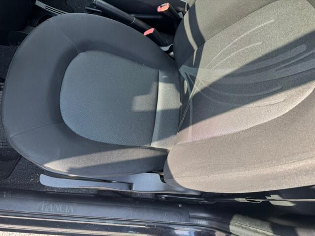Lancia Ypsilon 1.2 Argento-OK NEOPATENTATI