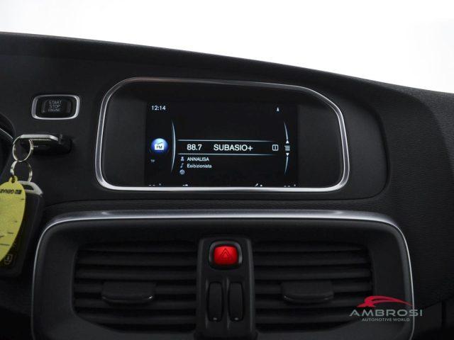 VOLVO V40 Cross Country D2 Geartronic Momentum - AUTOCARRO N1 - PER OPERAT