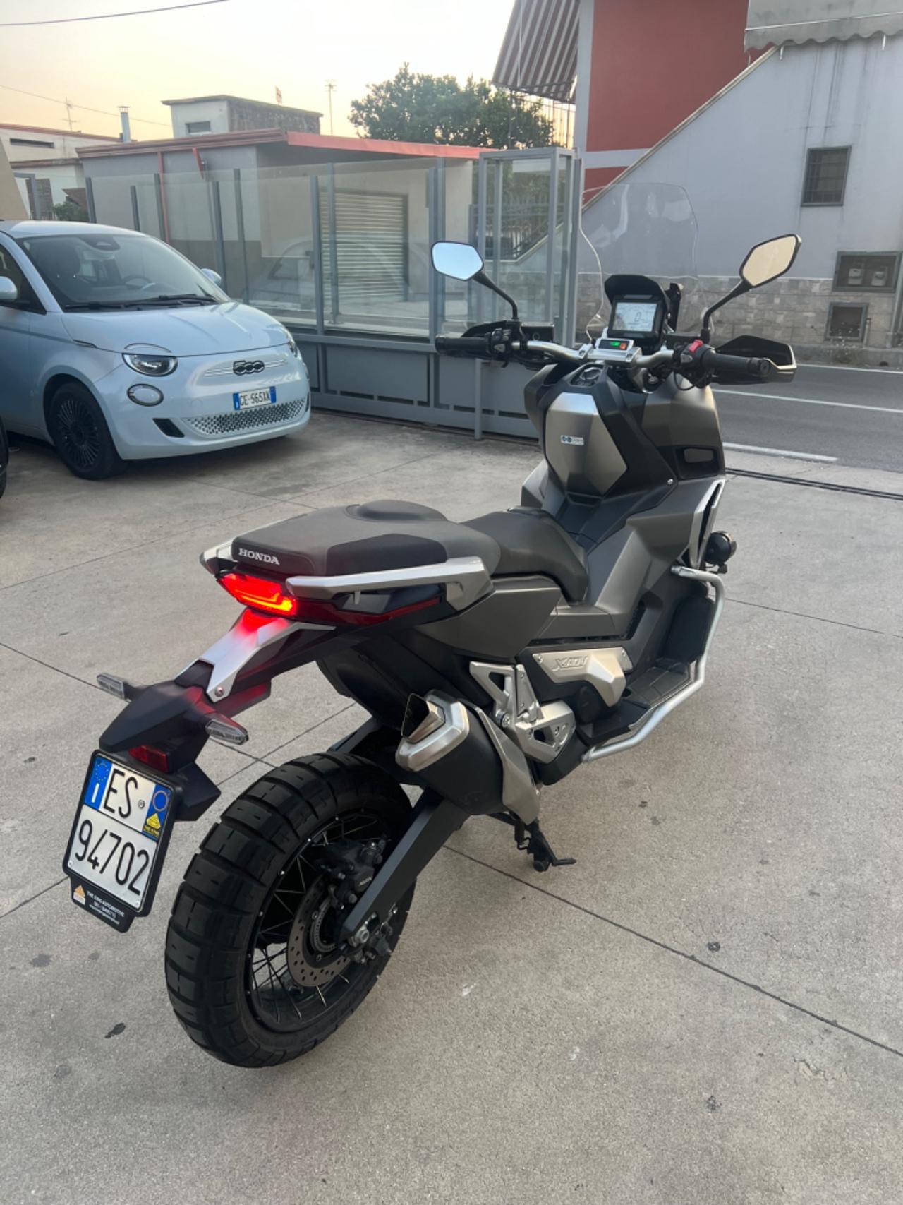 Honda X-ADV 750 .