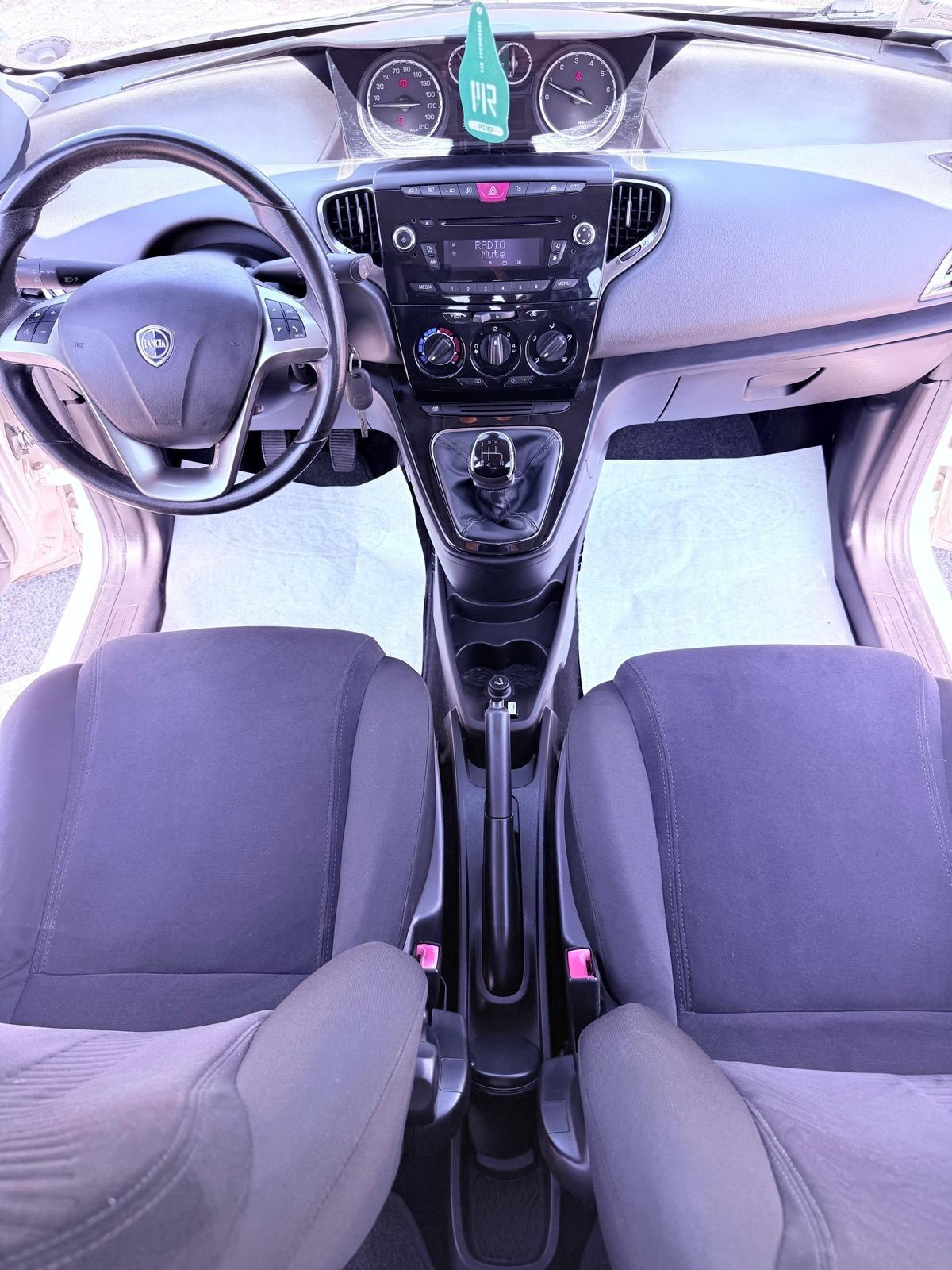Lancia Ypsilon 1.2 69 CV 5 porte S&S Silver