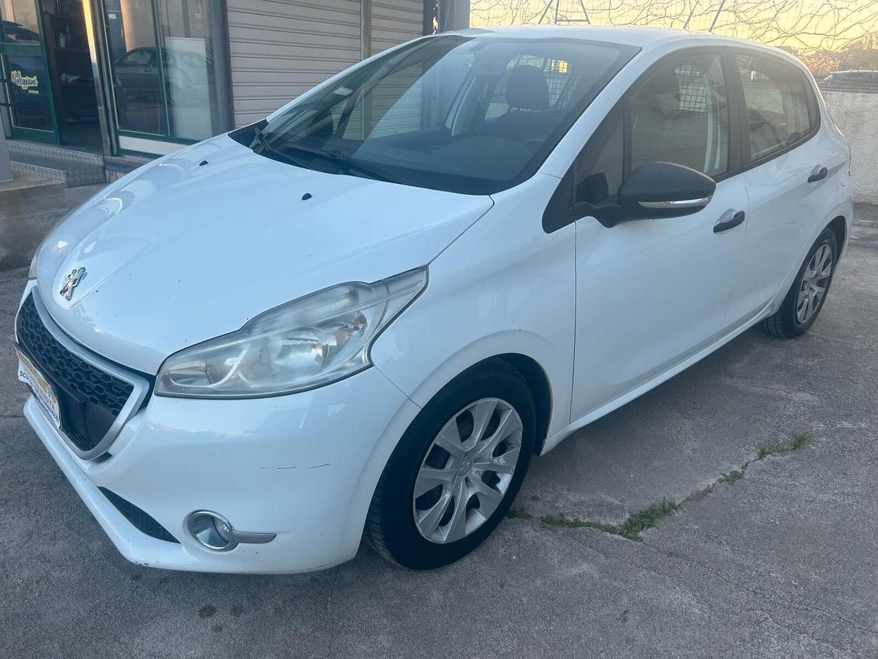 Peugeot 208 1.4 HDi 68 CV AUTOCARRO